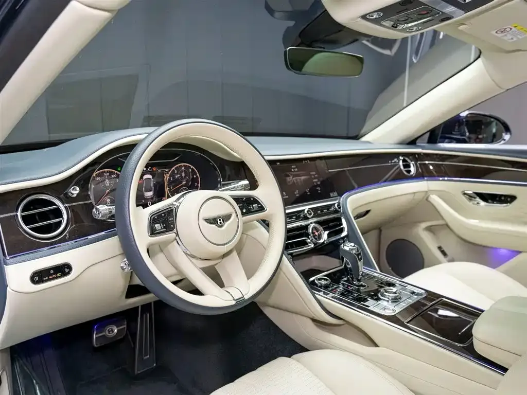 Bentley Flying Spur 2023 из CN, фото 4