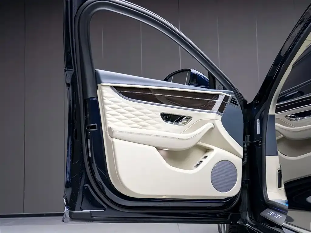 Bentley Flying Spur 2023 из CN, фото 7