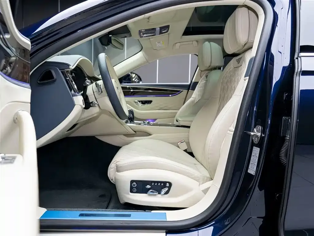 Bentley Flying Spur 2023 из CN, фото 9