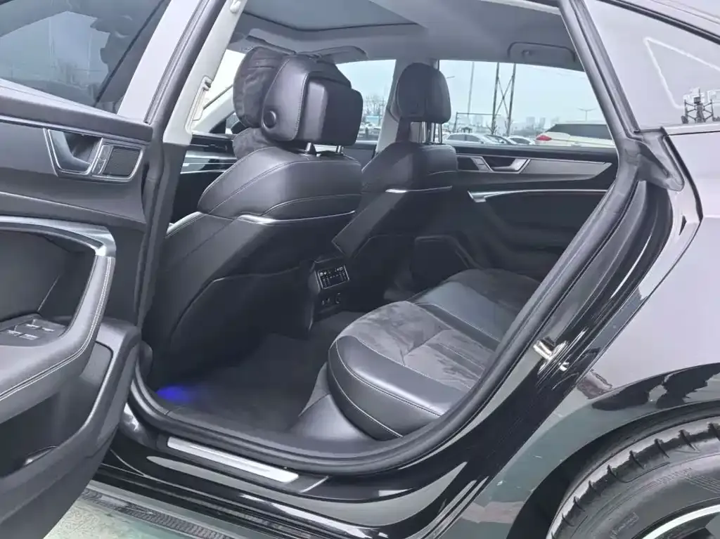 Audi A7L 2024 из CN, фото 2