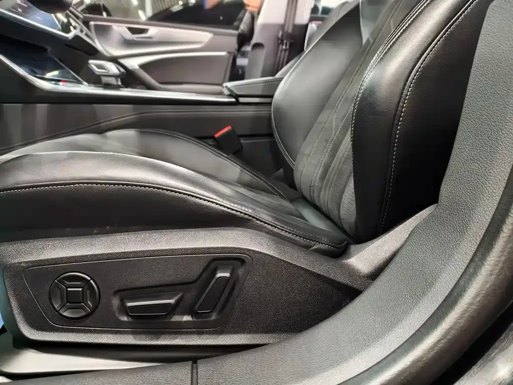 Audi A7L 2024 из CN, фото 10