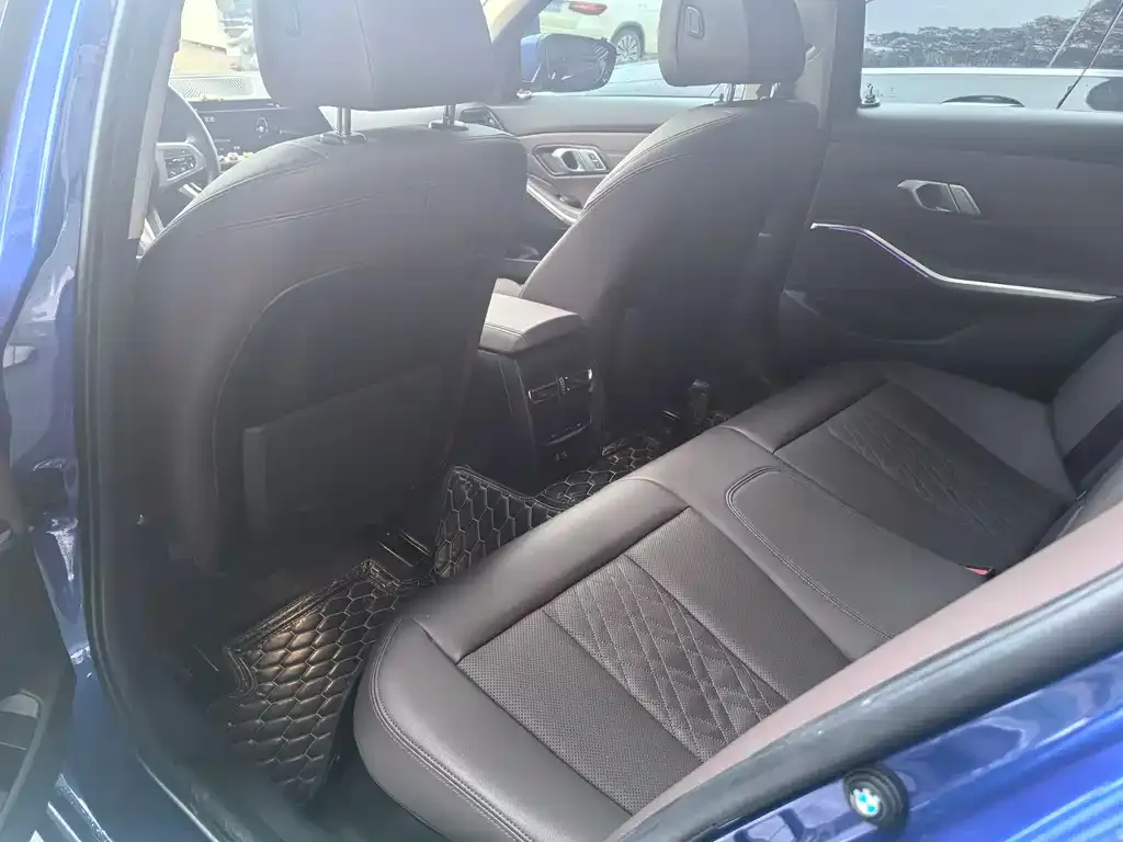 BMW 3 Series 2022 из CN, фото 3