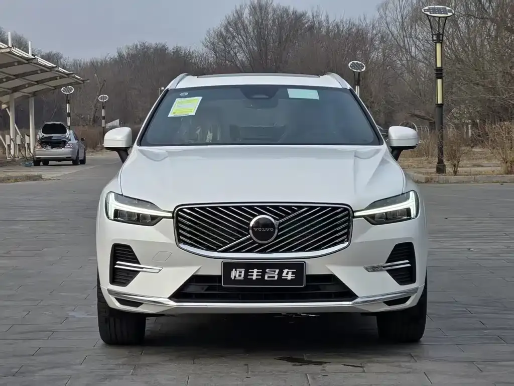 Volvo XC60 — фото 9
