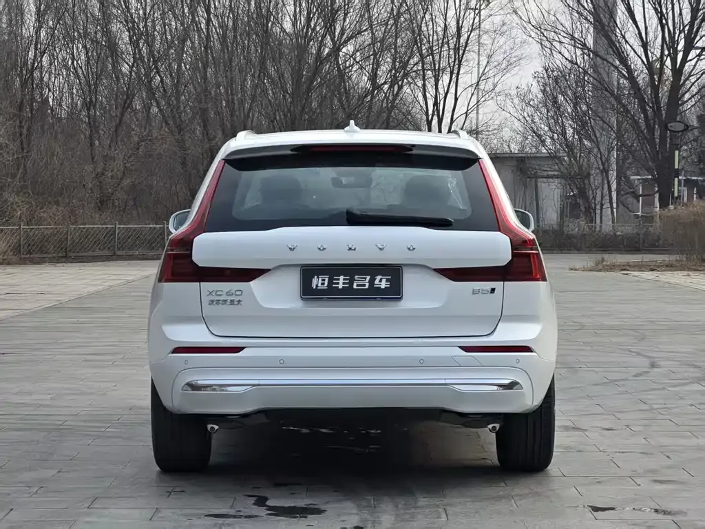 Volvo XC60 — фото 3