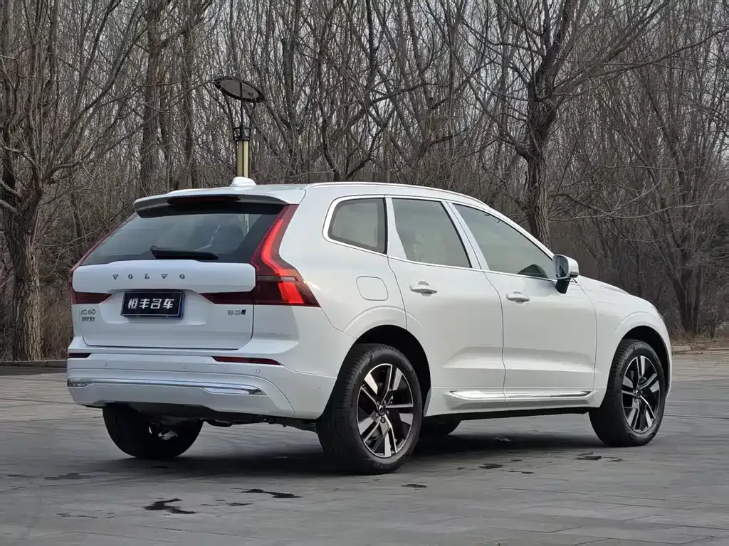 Volvo XC60 — фото 4