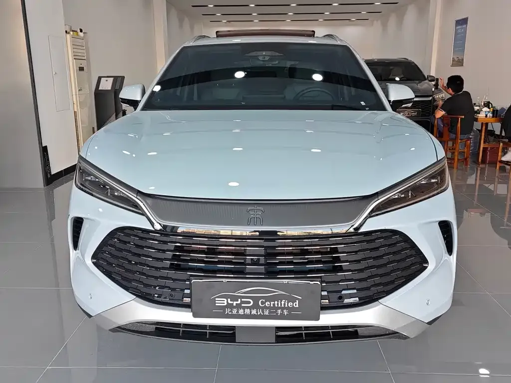 BYD L DM-i — фото 1