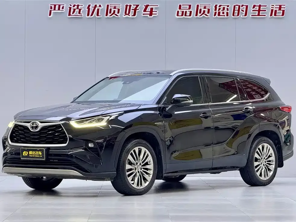 Toyota Highlander — фото 1