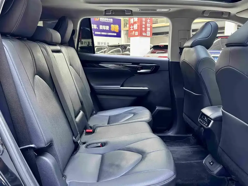 Toyota Highlander — фото 2