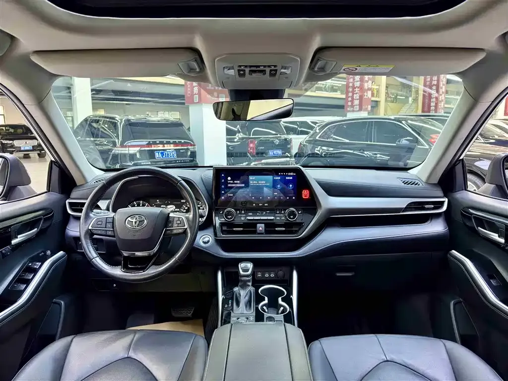 Toyota Highlander — фото 10