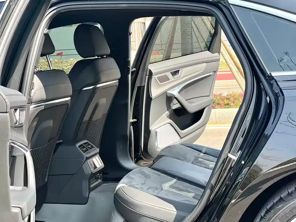 Audi A6L 2024 из CN, фото 7