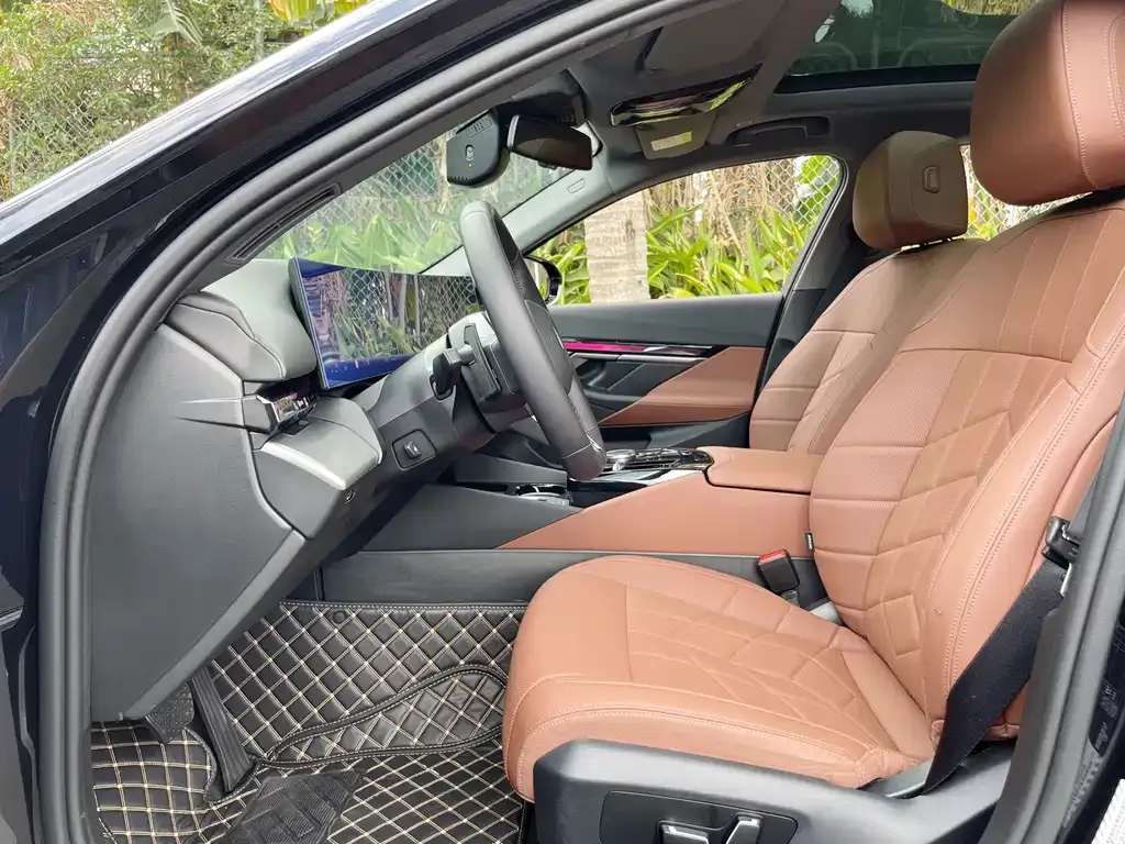 BMW 5 Series 2024 из CN, фото 7