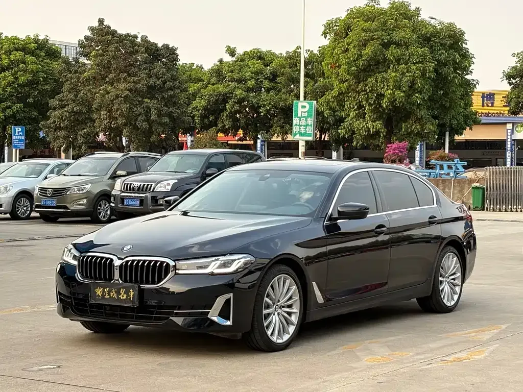BMW 5 Series — фото 1