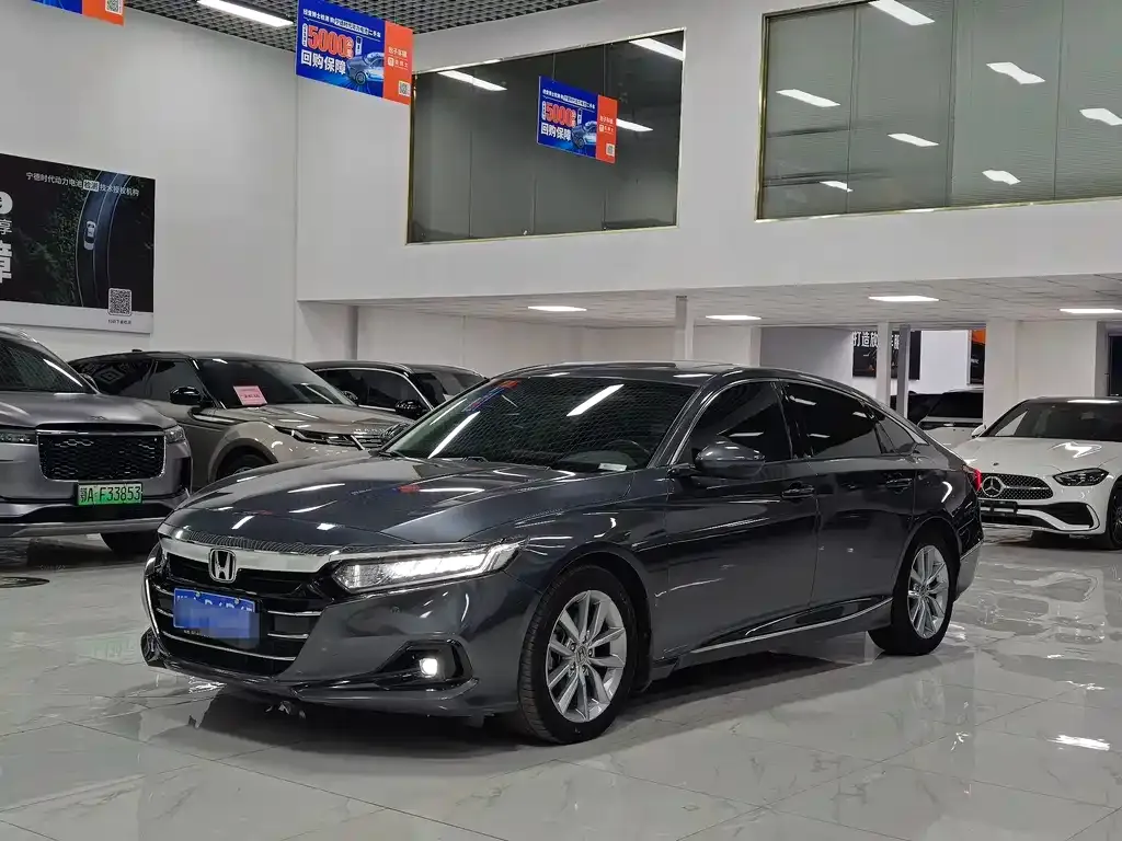 Honda Accord — фото 1