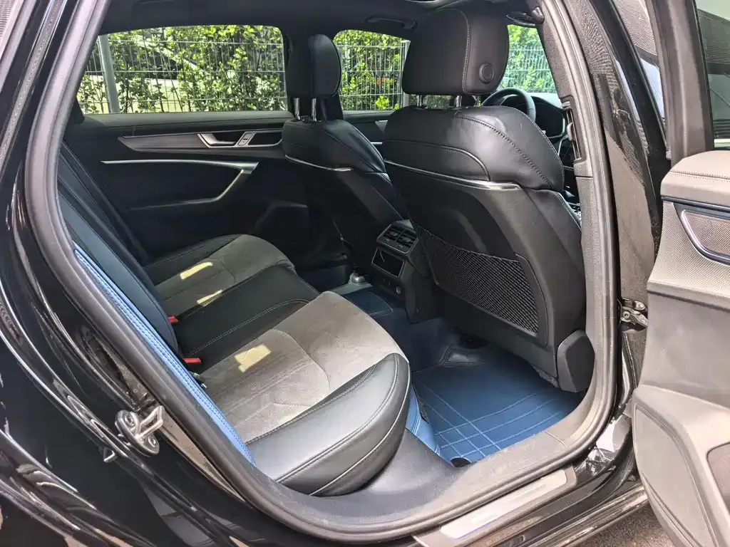 Audi A6L 2023 из CN, фото 10