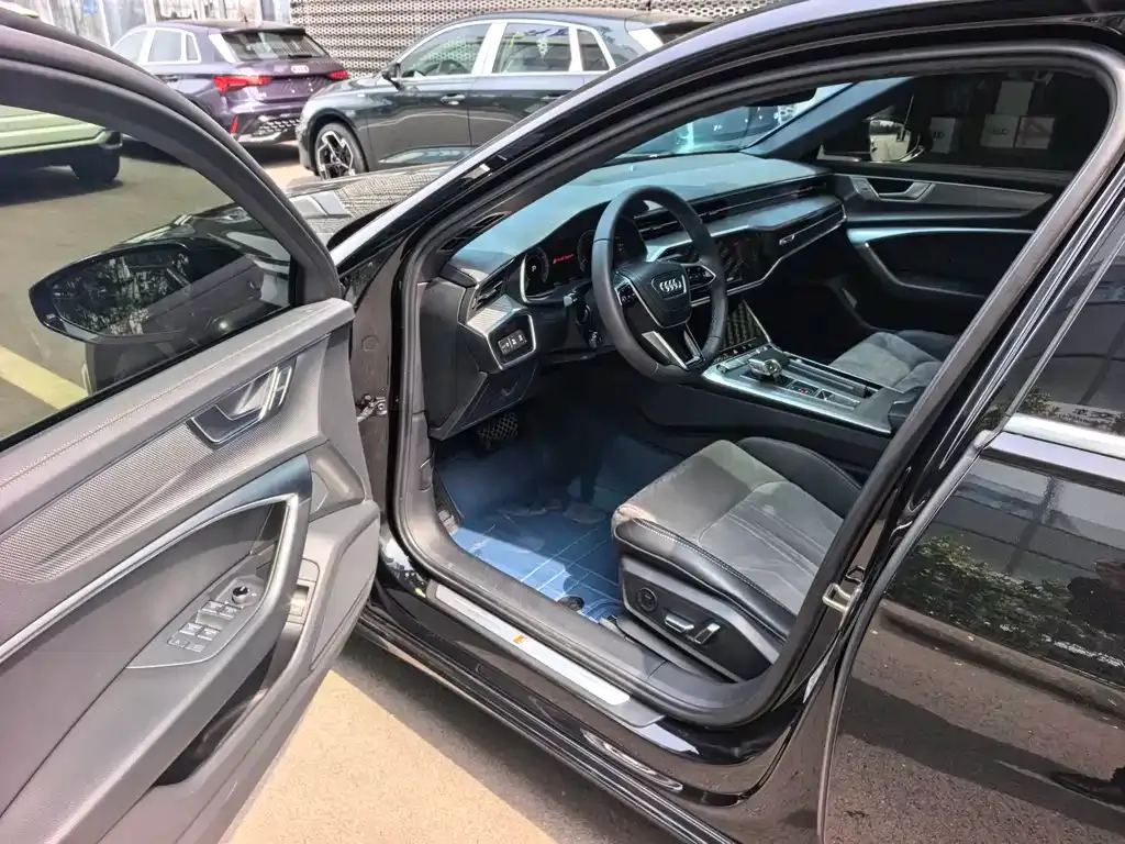 Audi A6L 2023 из CN, фото 4