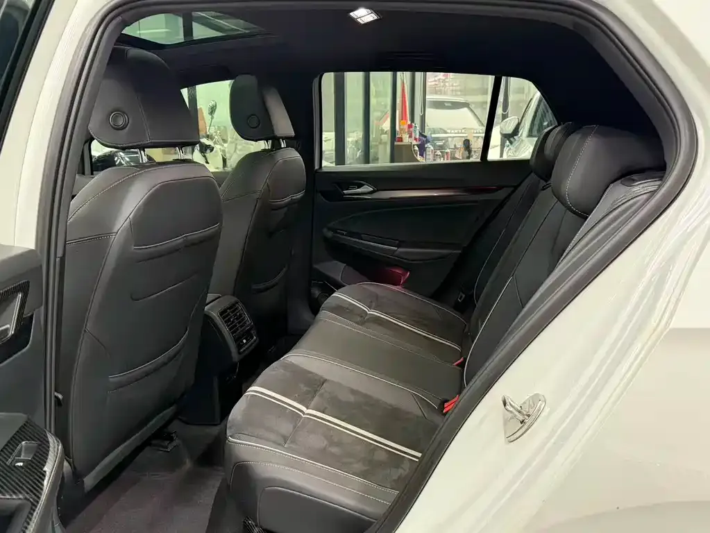 Volkswagen Golf 2022 из CN, фото 3
