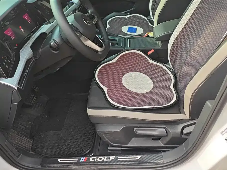 Volkswagen Golf 2023 из CN, фото 8