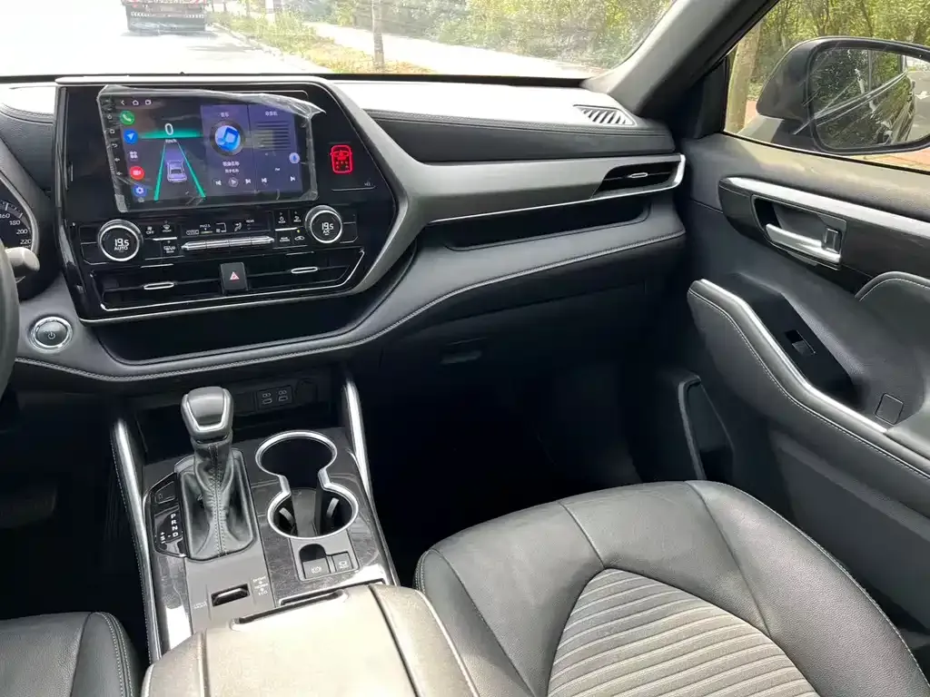 Toyota Crown Kluger 2023 из CN, фото 6