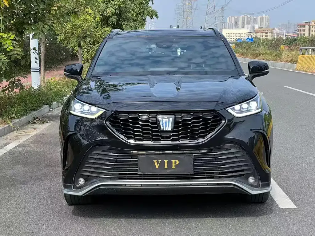 Toyota Crown Kluger 2023 из CN, фото 10