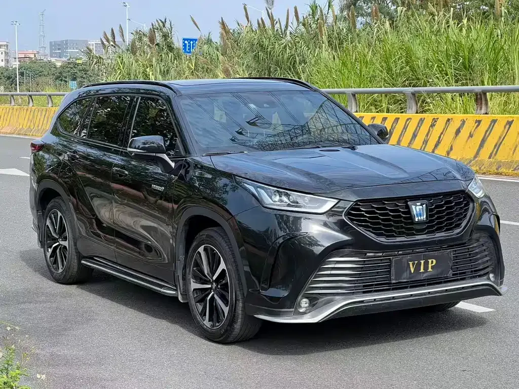 Toyota Crown Kluger 2023 из CN, фото 3