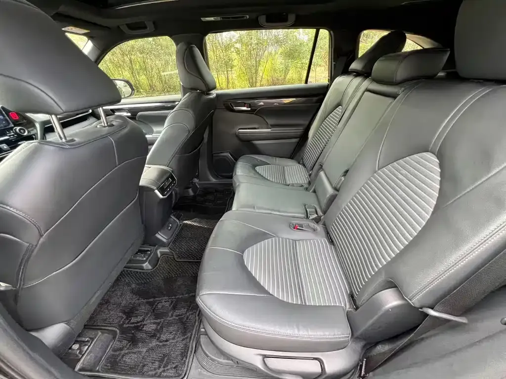 Toyota Crown Kluger 2023 из CN, фото 4