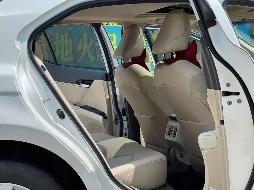 Toyota Camry 2021 из CN, фото 2