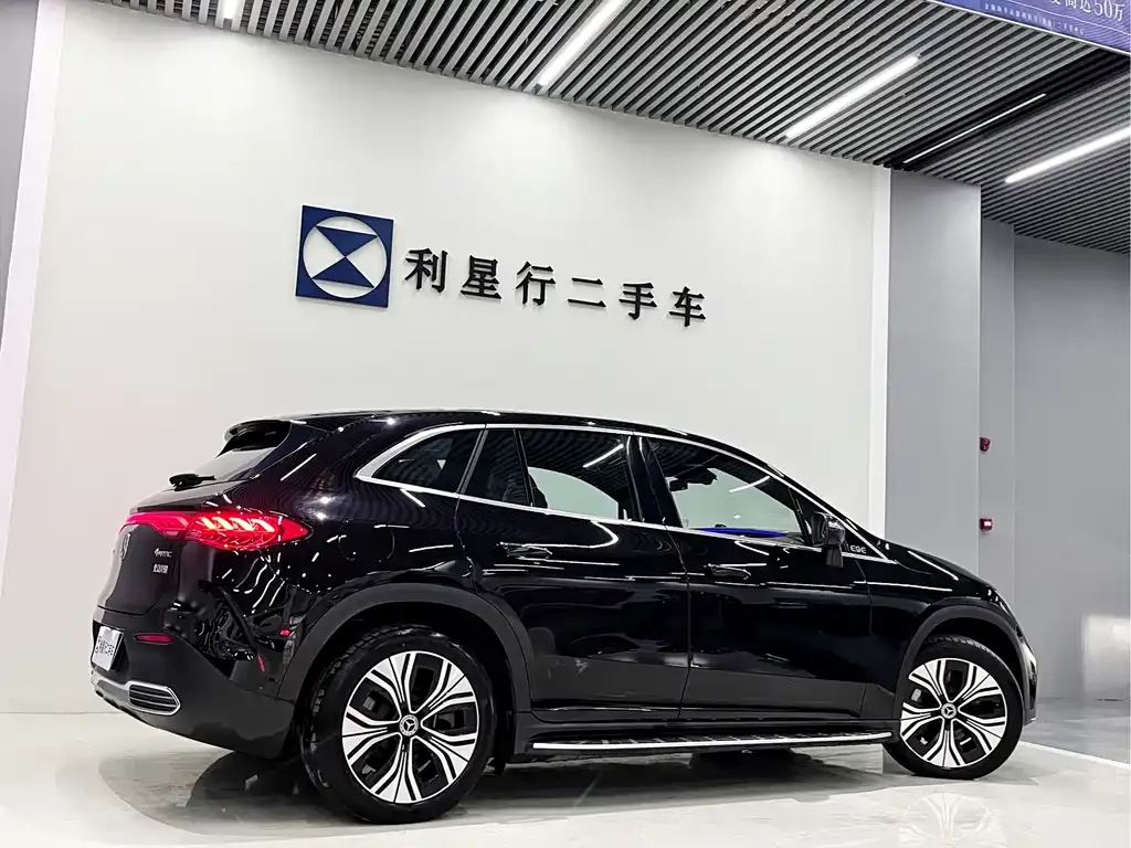 Mercedes-Benz EQE SUV — фото 4