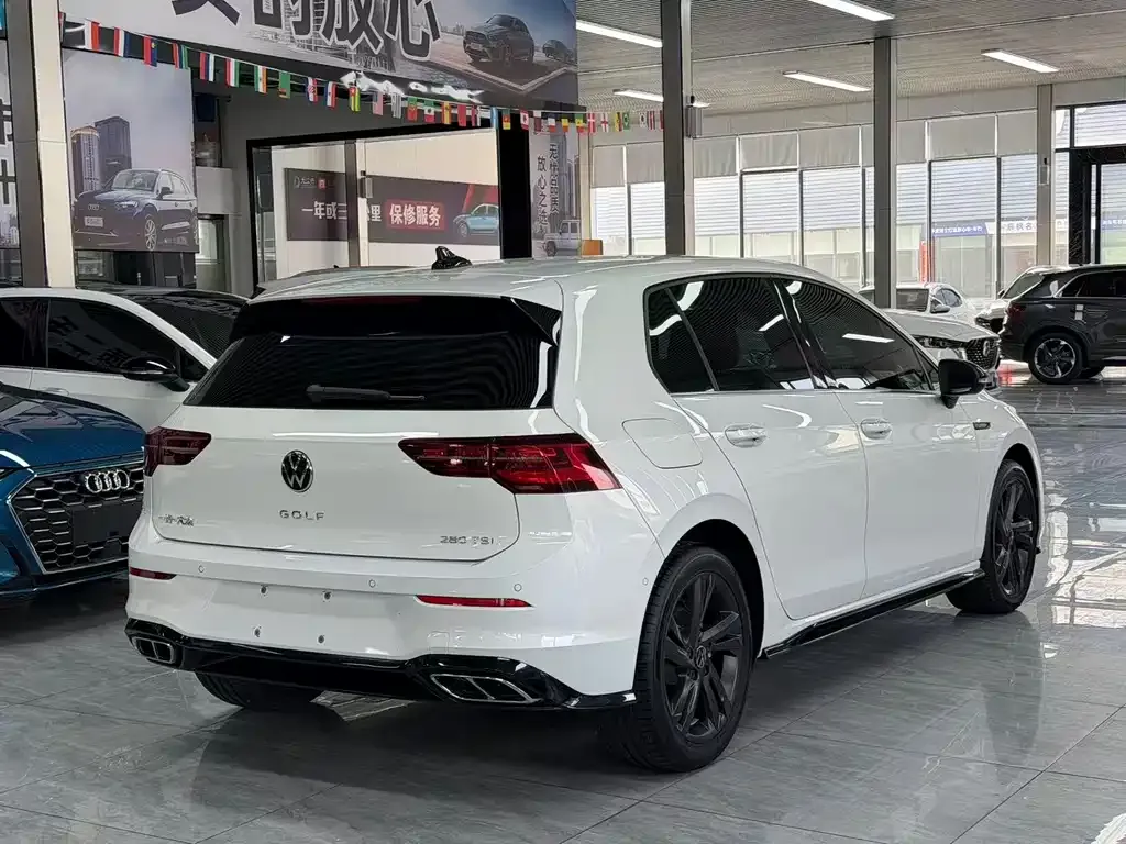 Volkswagen Golf 2022 из CN, фото 10