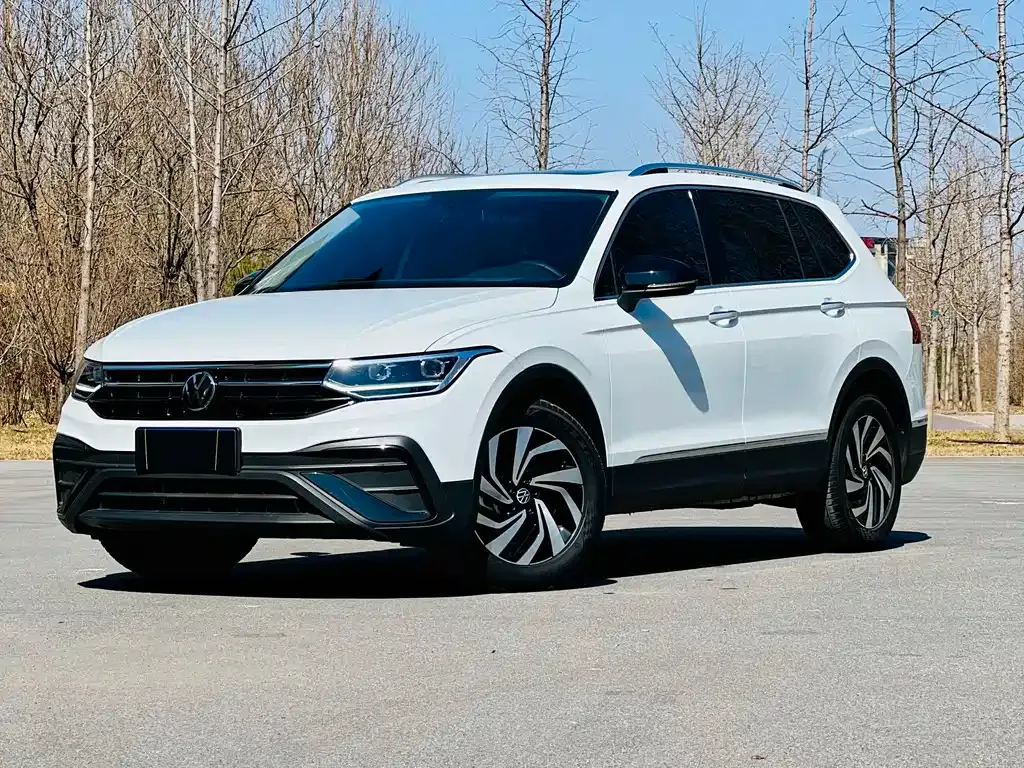 Volkswagen Tiguan L — фото 1