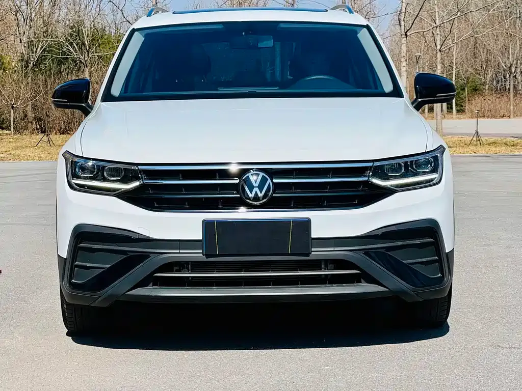 Volkswagen Tiguan L — фото 2
