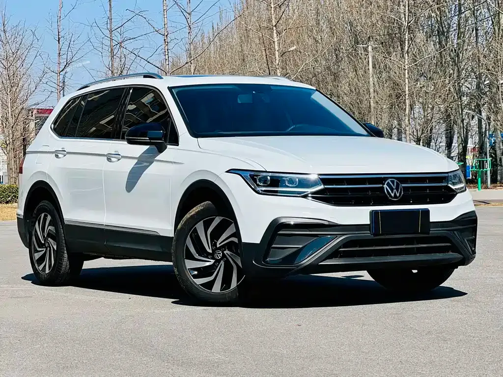 Volkswagen Tiguan L — фото 8