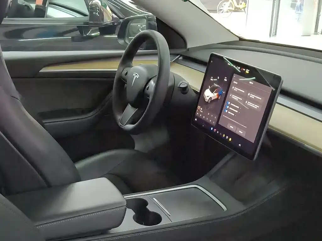 Tesla Model Y — фото 2
