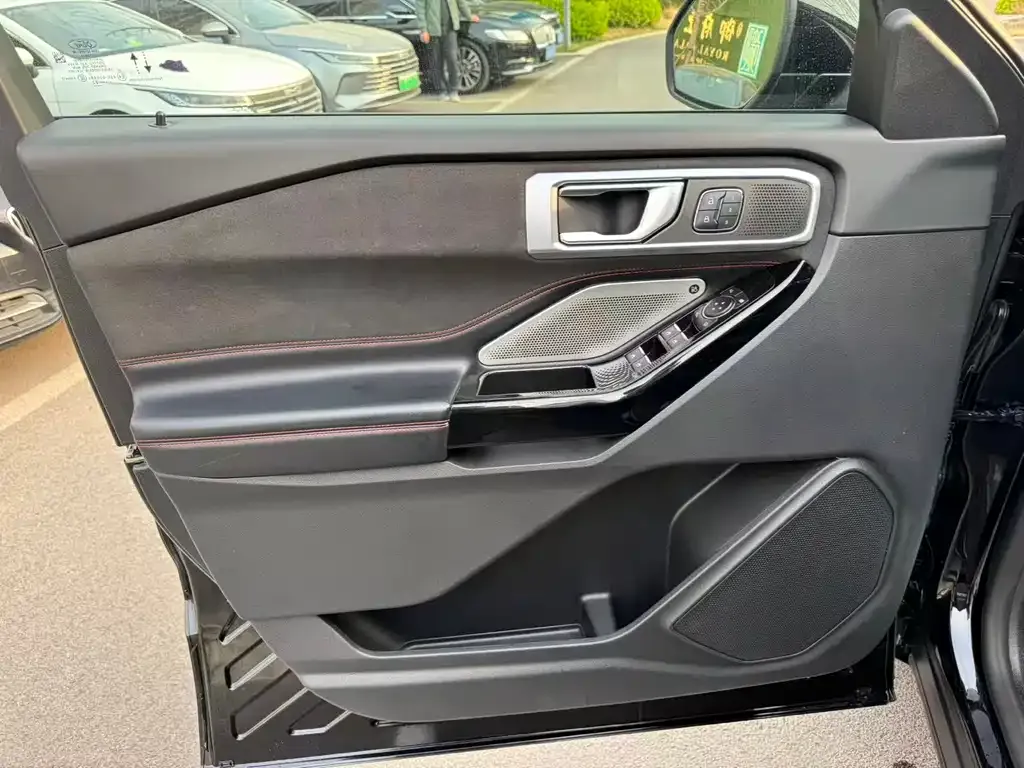 Ford Explorer 2022 из CN, фото 6