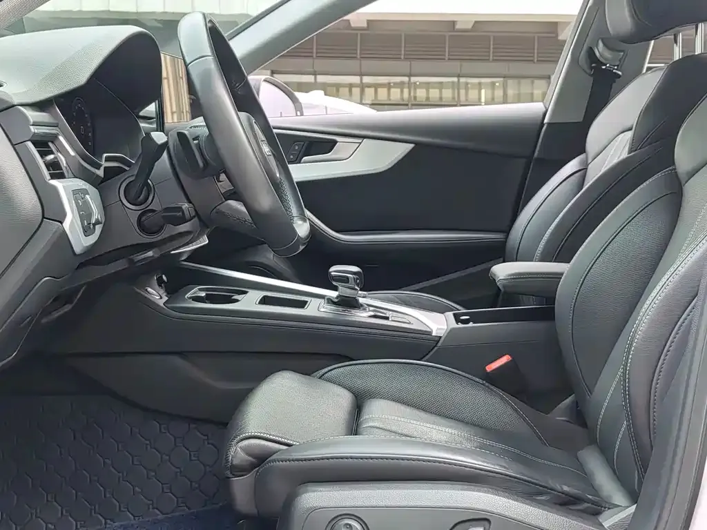 Audi A4L 2022 из CN, фото 3