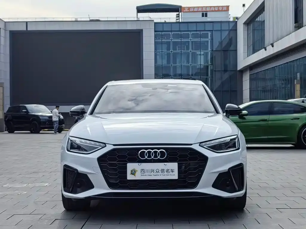 Audi A4L 2022 из CN, фото 2