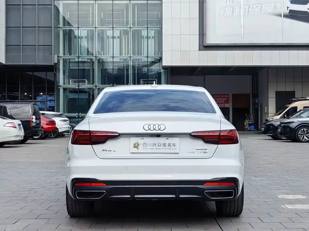 Audi A4L 2022 из CN, фото 4