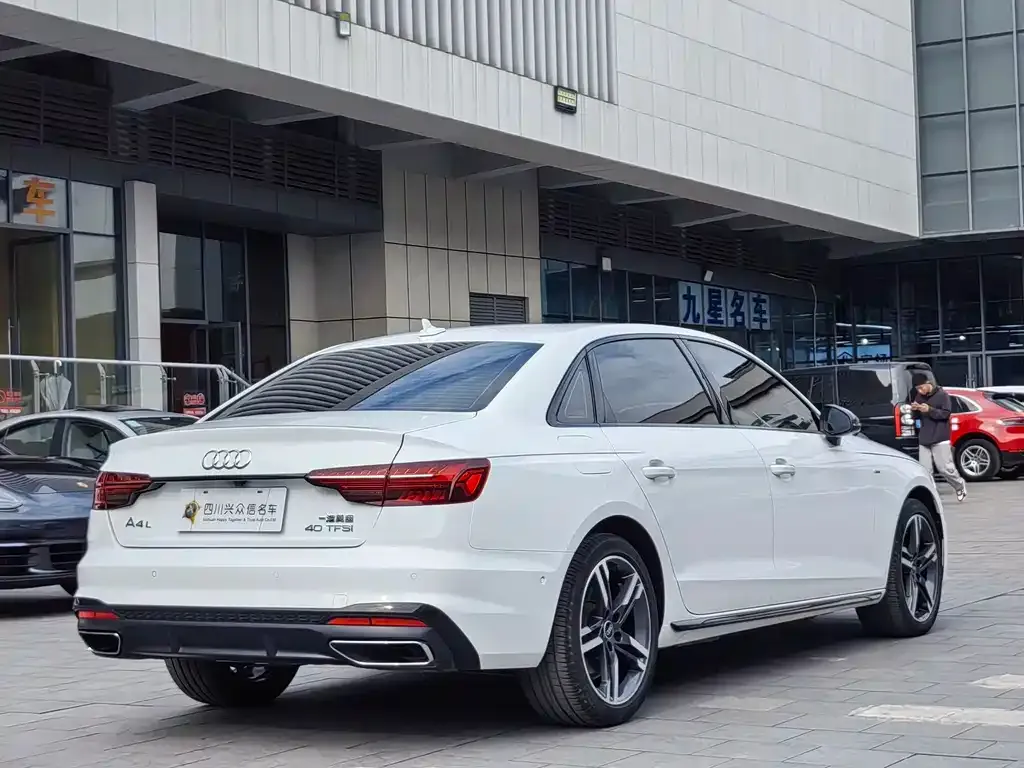 Audi A4L 2022 из CN, фото 5