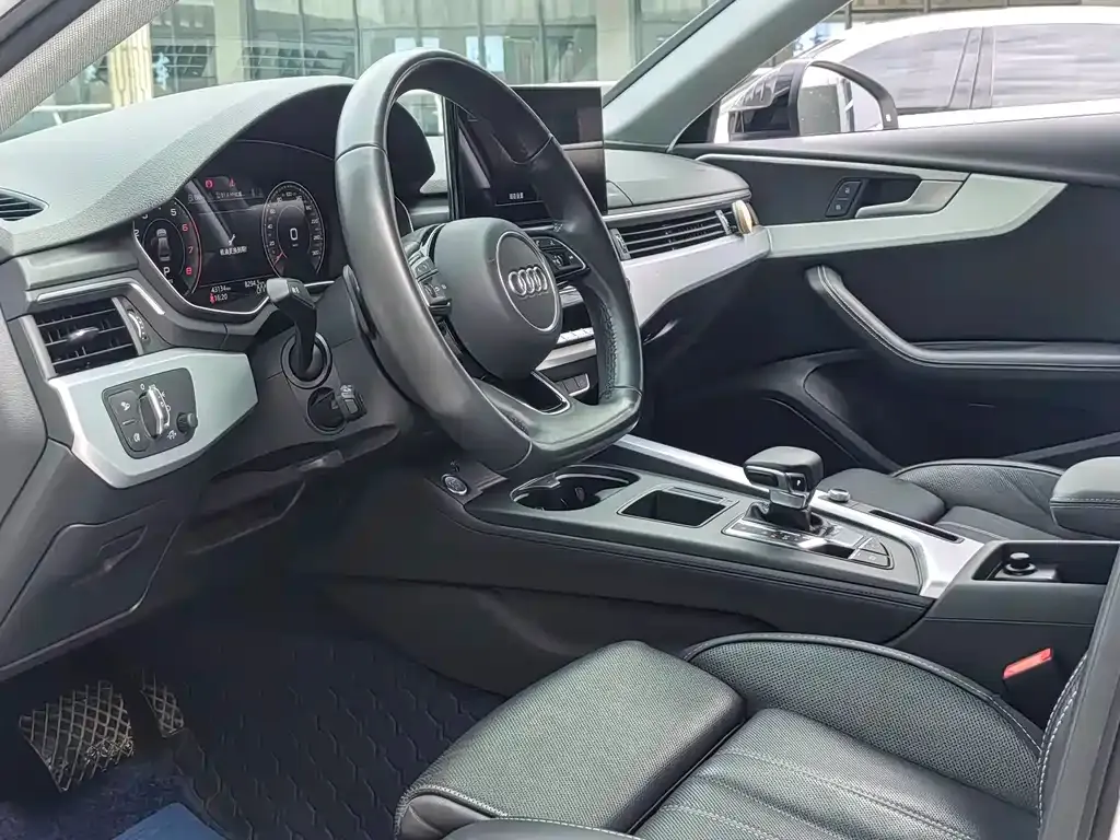 Audi A4L 2022 из CN, фото 6