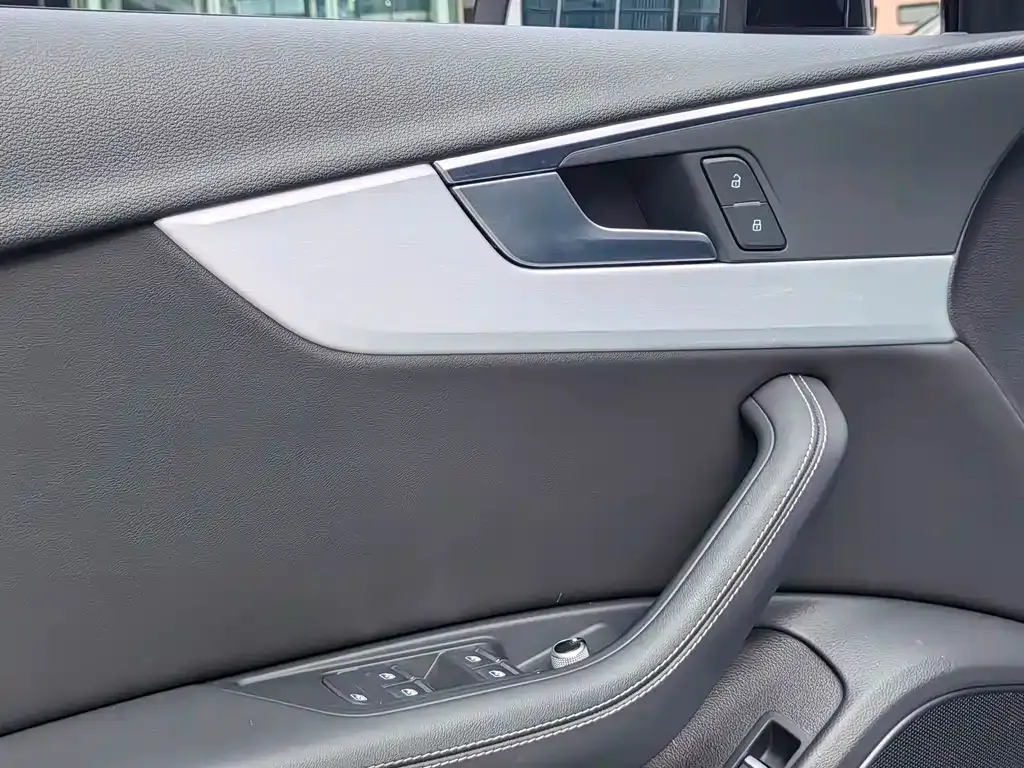 Audi A4L 2022 из CN, фото 10