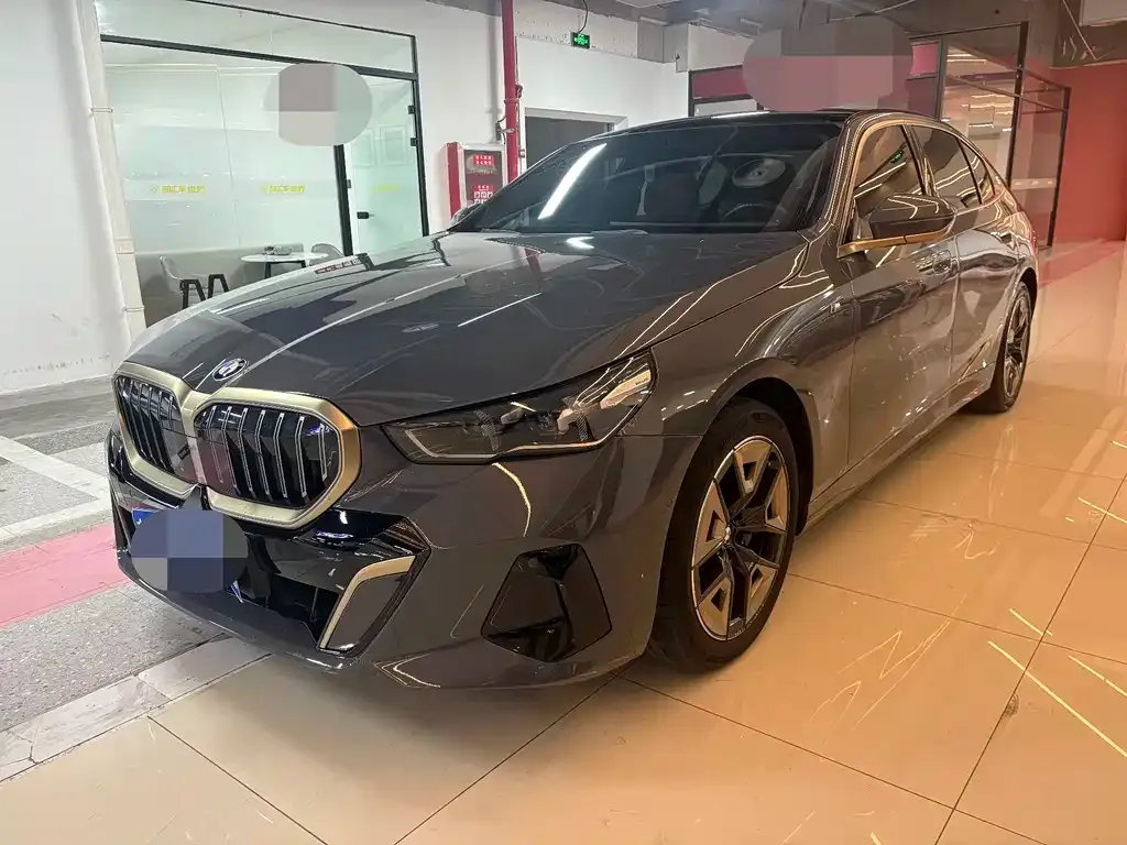 BMW 5 Series 2024 из CN, фото 3