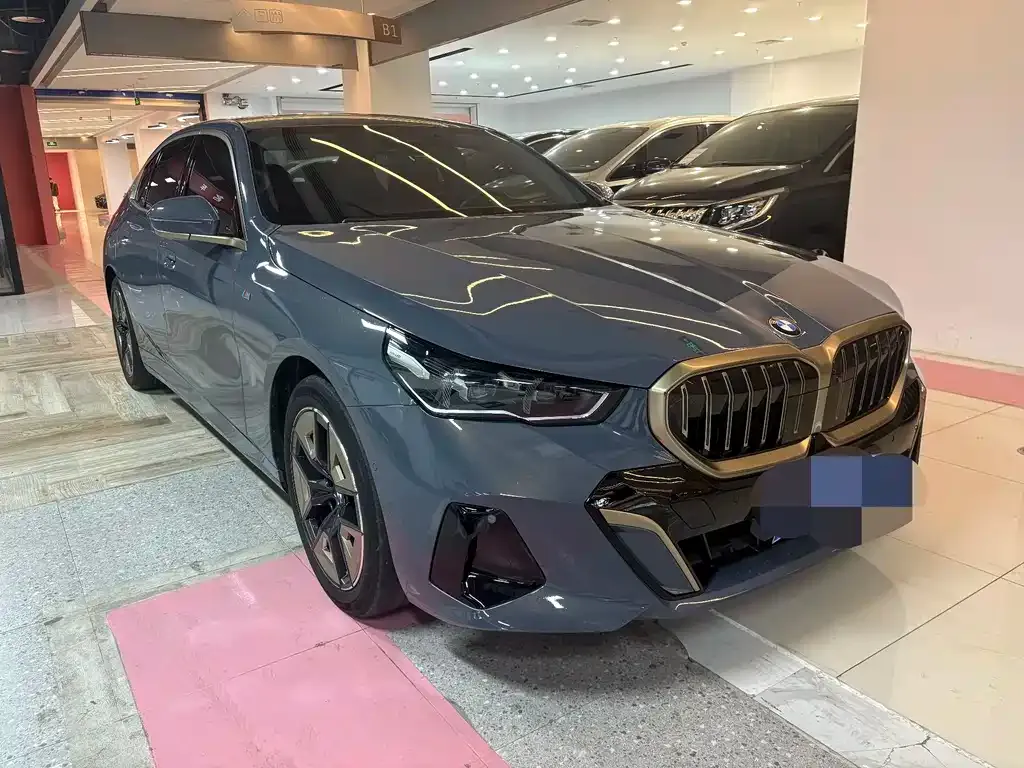 BMW 5 Series 2024 из CN, фото 6