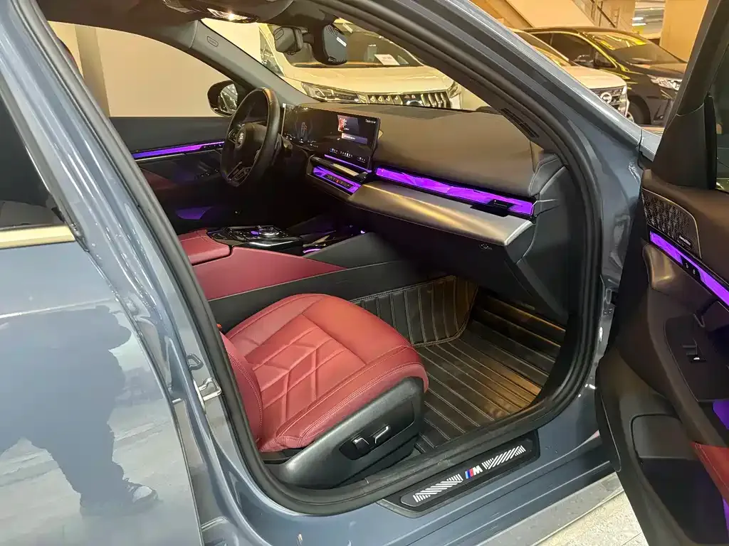 BMW 5 Series 2024 из CN, фото 9