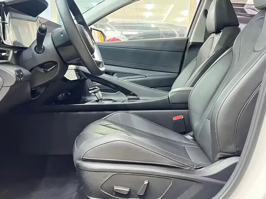 Hyundai Elantra 2023 из CN, фото 9