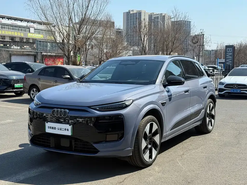 Audi Q6L e-tron — фото 1