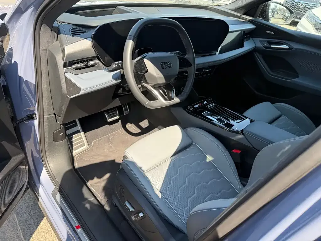 Audi Q6L e-tron — фото 10