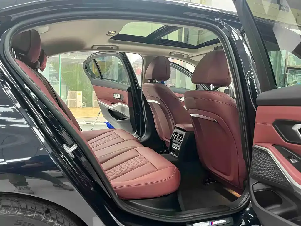 BMW 3 Series 2023 из CN, фото 8