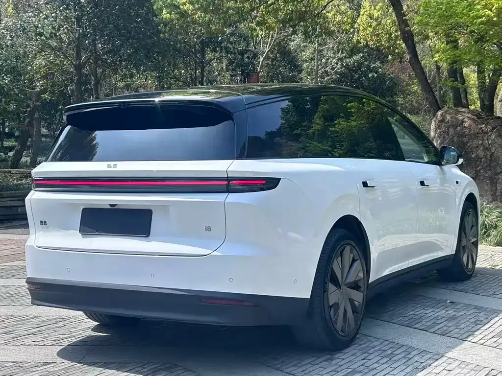 Li Auto i8 — фото 7