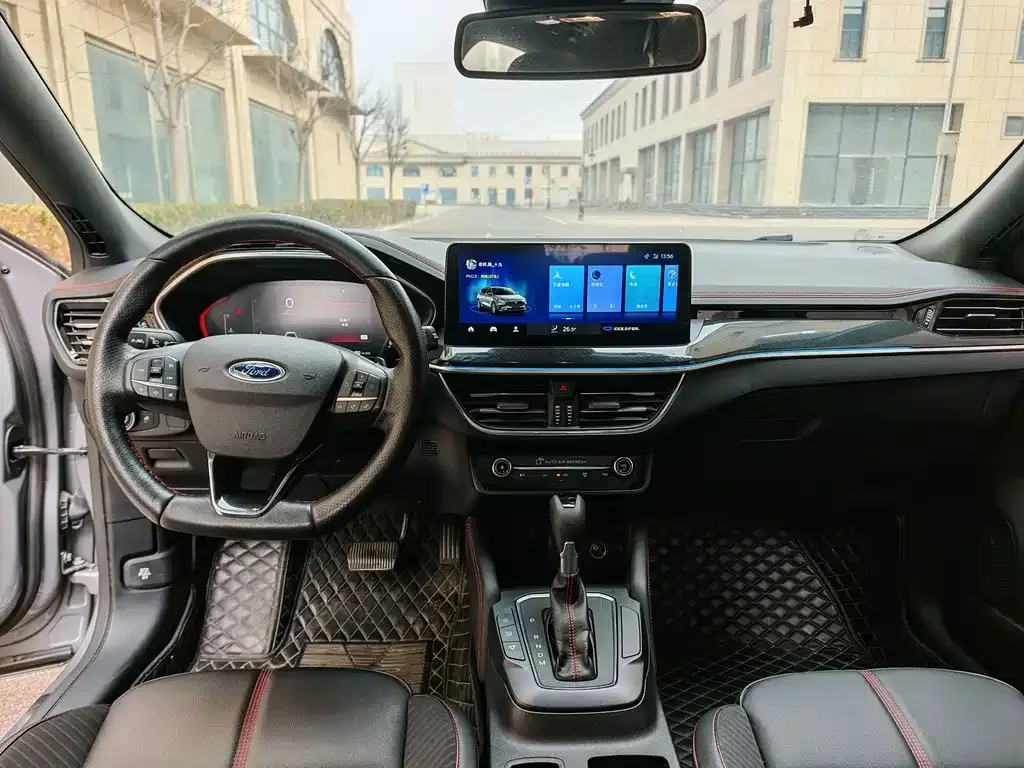 Ford Focus 2023 из CN, фото 7