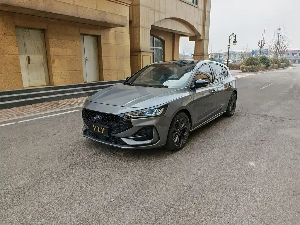 Ford Focus 2023 из CN, фото 2