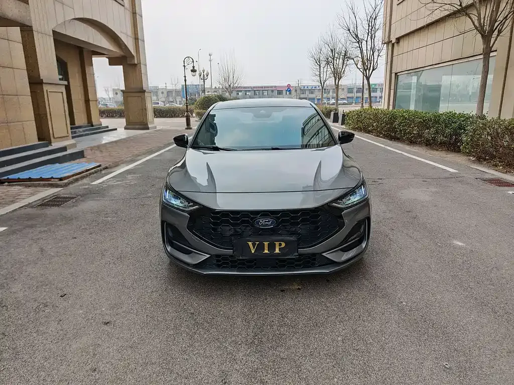 Ford Focus 2023 из CN, фото 4
